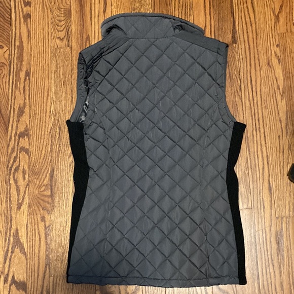 Calvin Klein Vest - Size Small - NWT - Picture 3 of 3